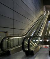 Parce que toi, tu sais que les rampes d'escalator vont plus vite que les marches